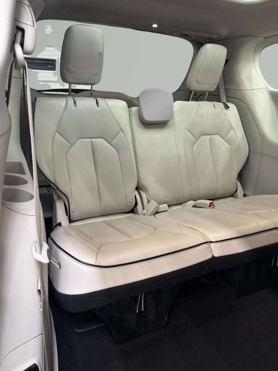 Used 2018 Chrysler Pacifica Limited w/ Advanced Safetytec Group FWD image 9