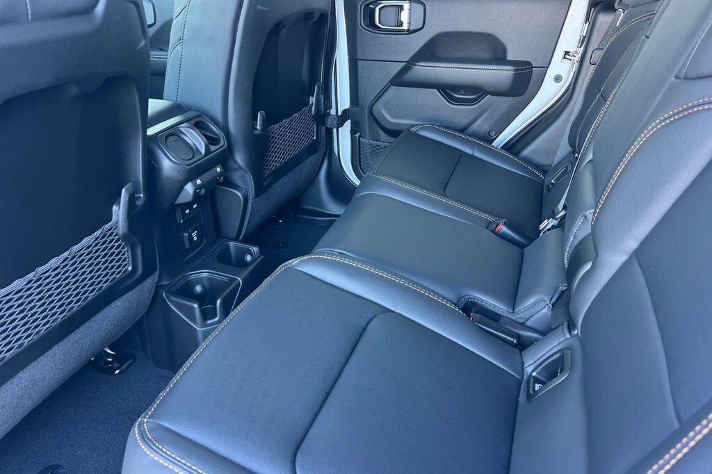 New 2026 Jeep Gladiator Sport AWD/4WD image 12