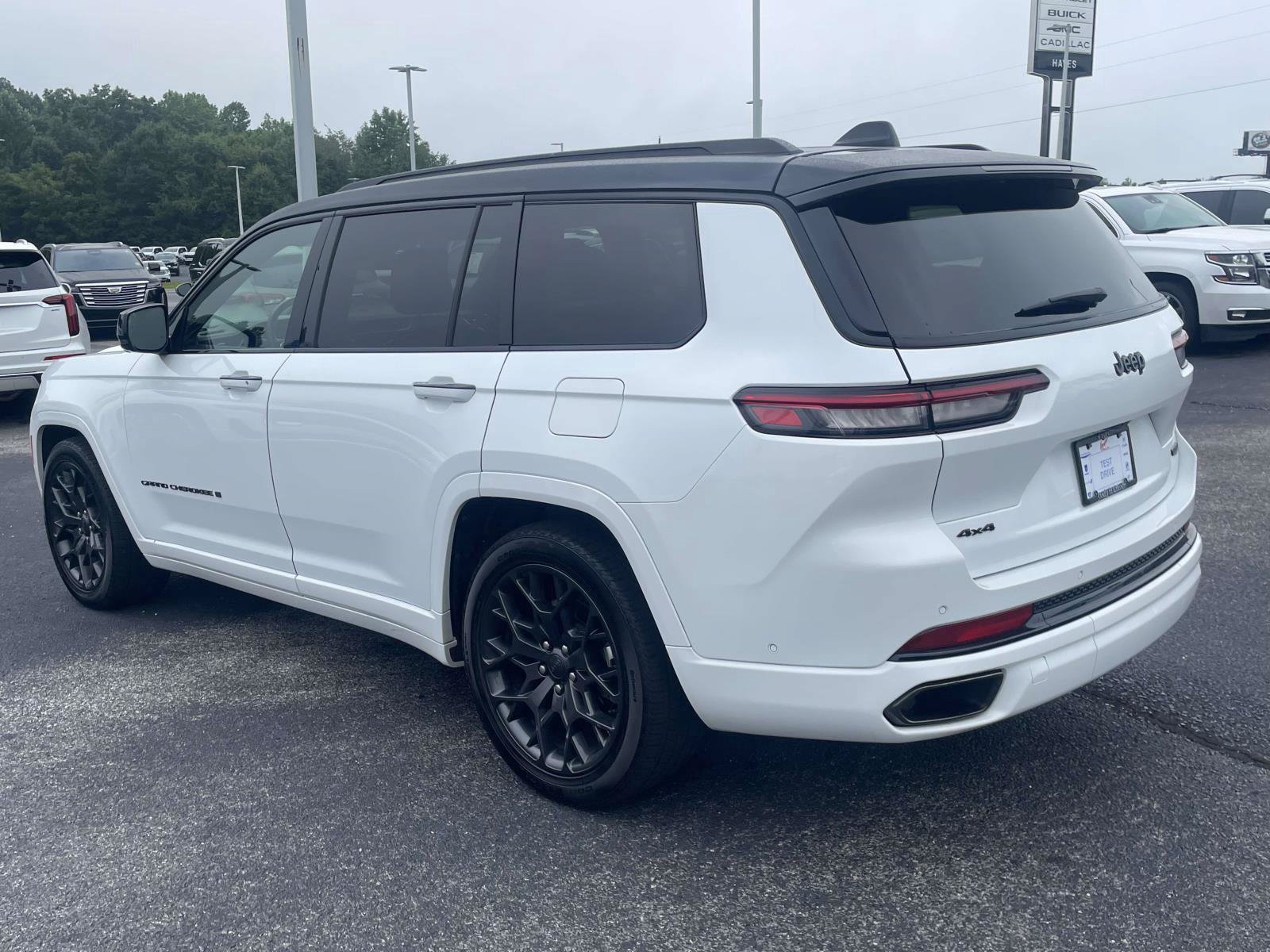 Certified 2025 Jeep Grand Cherokee L Summit w/ Obsidian Package AWD/4WD image 10