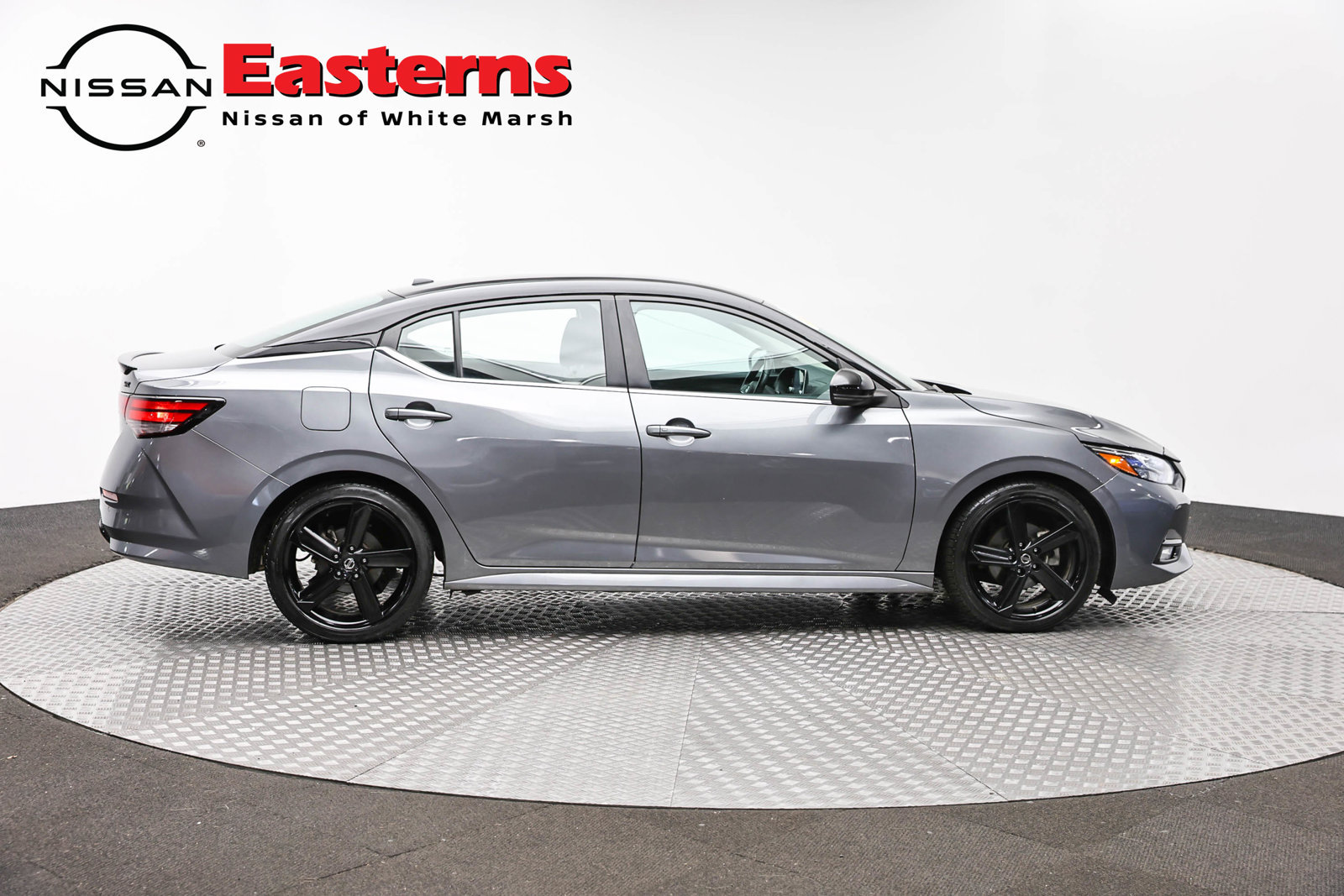 Used 2023 Nissan Sentra SR w/ Midnight Edition Package FWD image 4