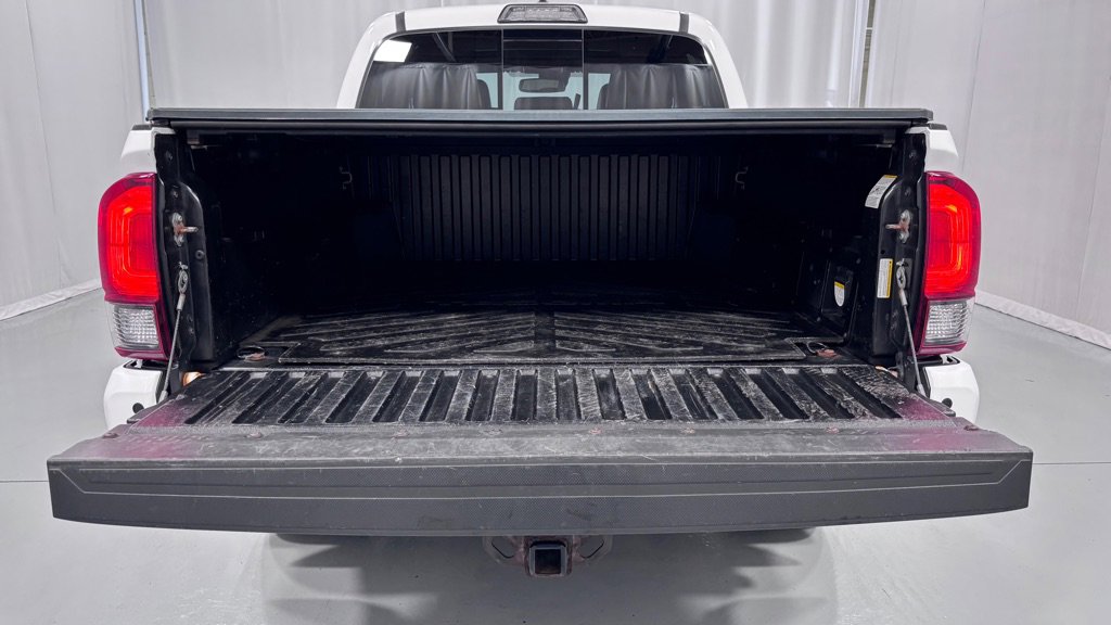 Used 2019 Toyota Tacoma TRD Sport AWD/4WD image 28