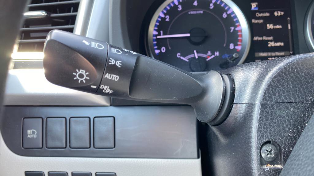 Used 2019 Toyota Highlander LE AWD/4WD image 32