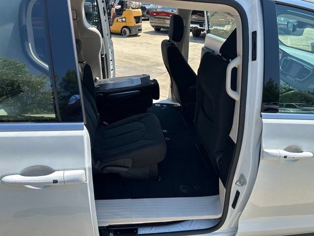Used 2023 Chrysler Voyager LX FWD image 13