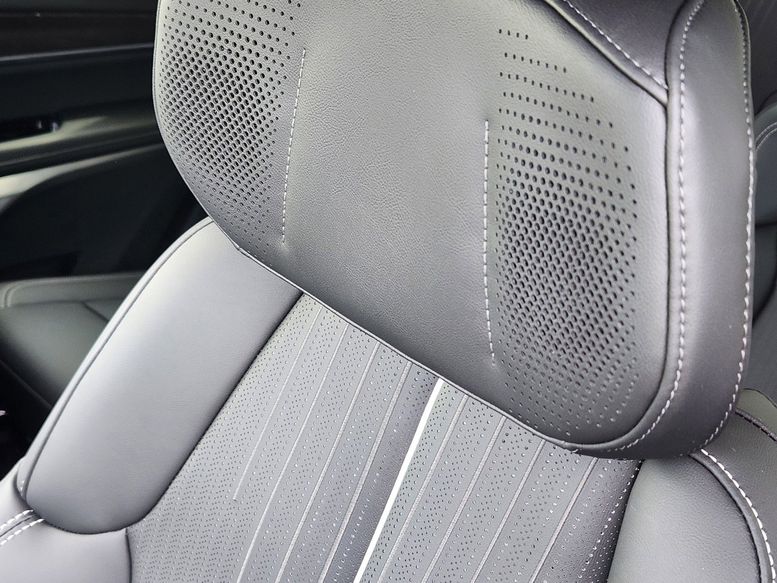 New 2026 Cadillac Vistiq Luxury image 11