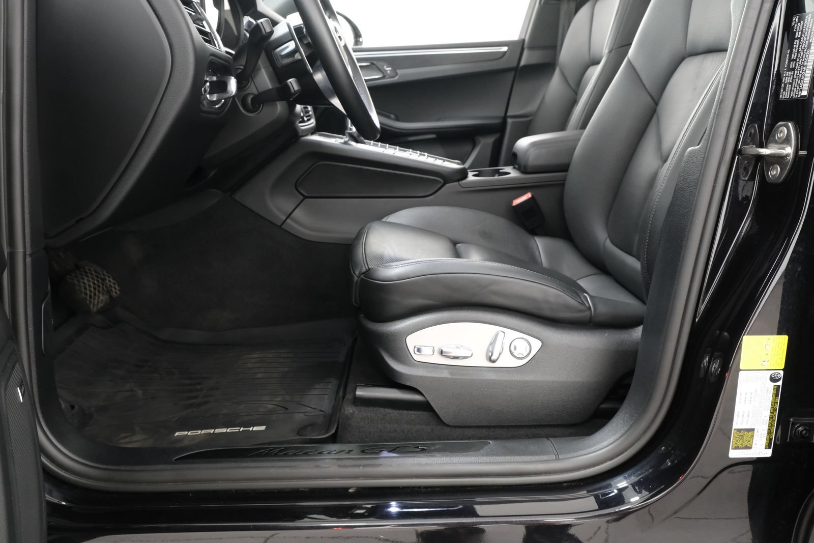 Used 2021 Porsche Macan GTS AWD/4WD image 32