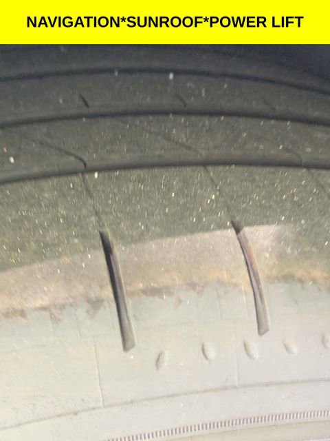 Used 2023 Land Rover Discovery S image 8