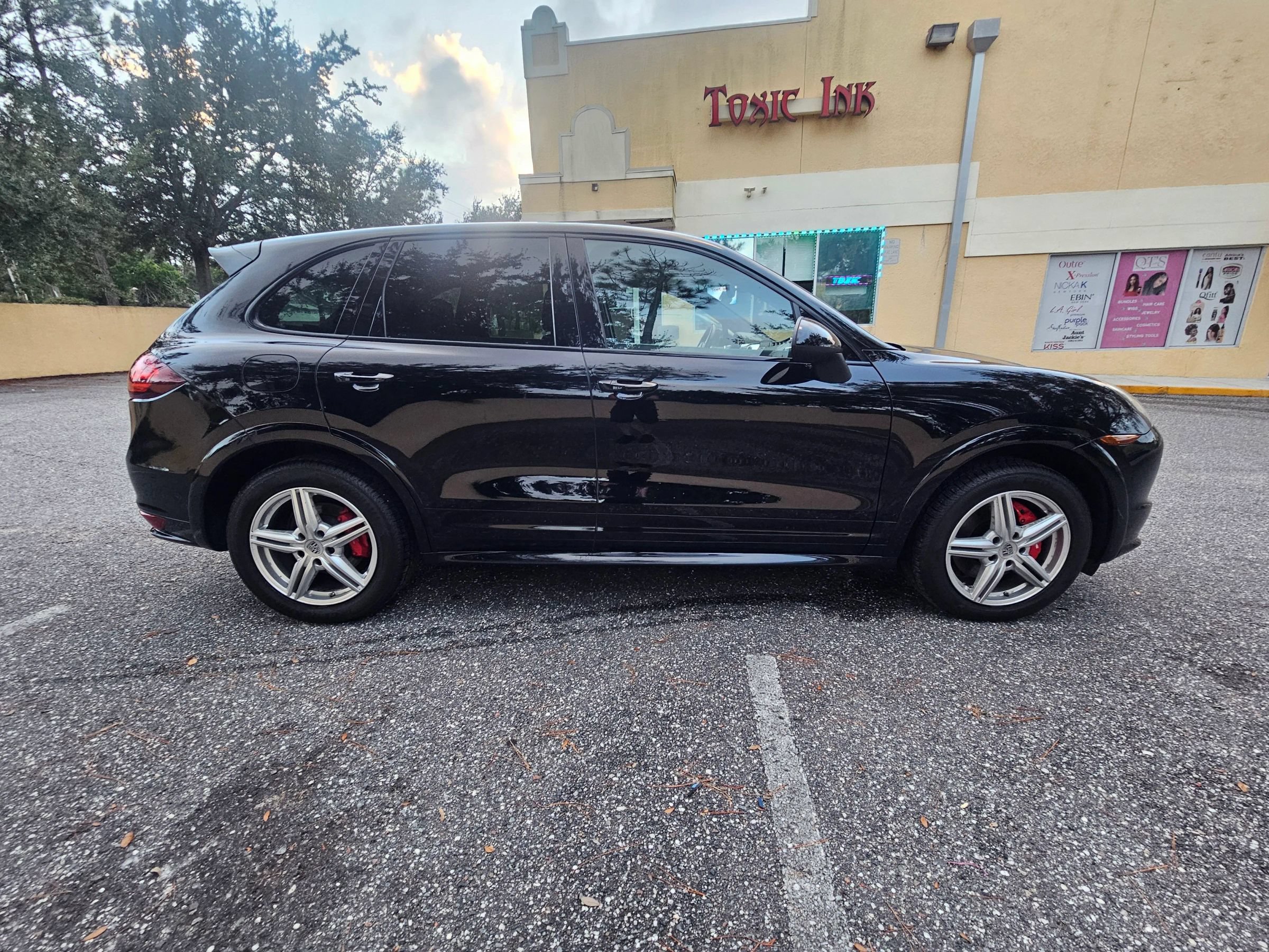 Used 2013 Porsche Cayenne GTS AWD/4WD image 6