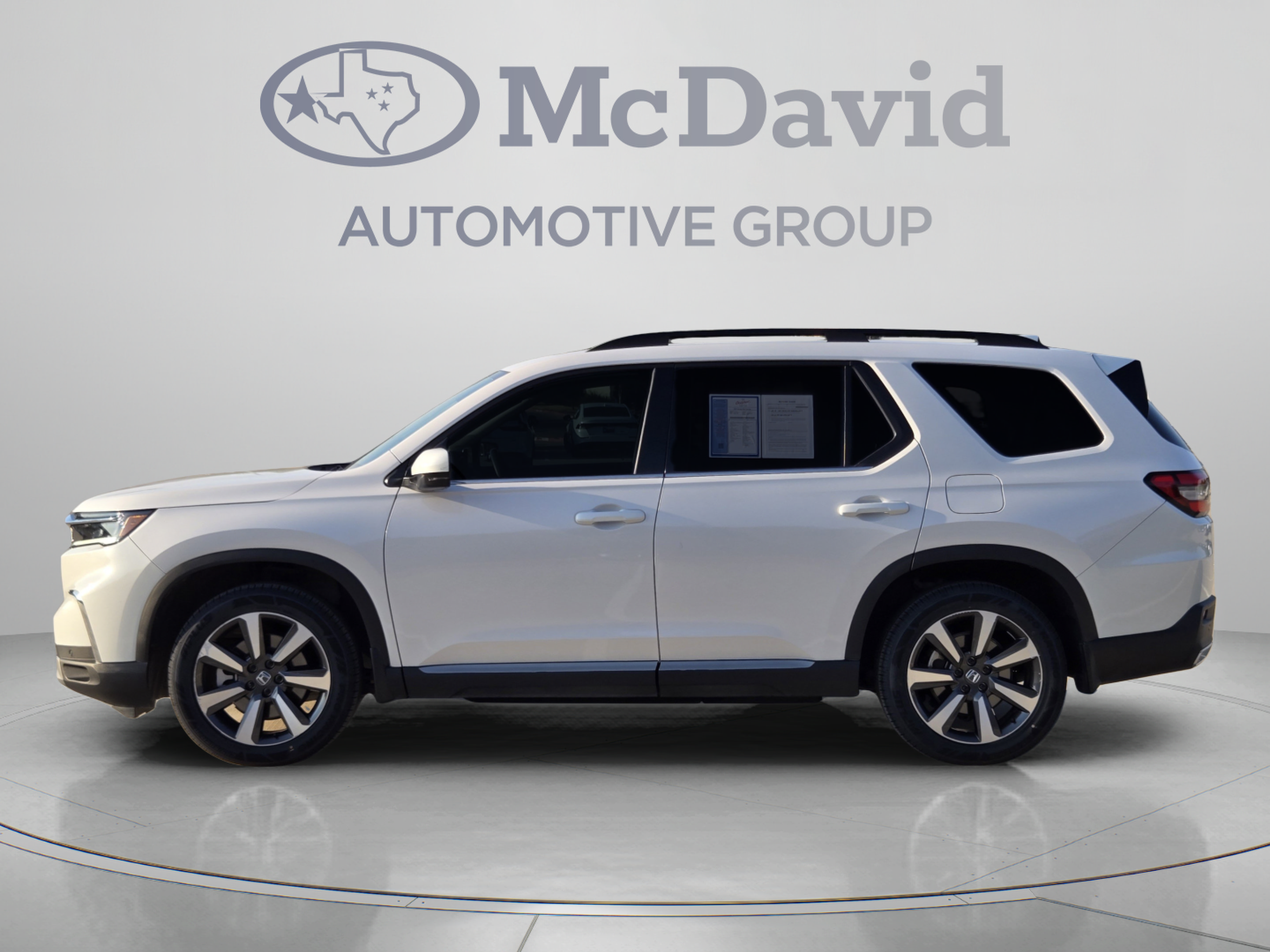 Certified 2025 Honda Pilot Touring image 2