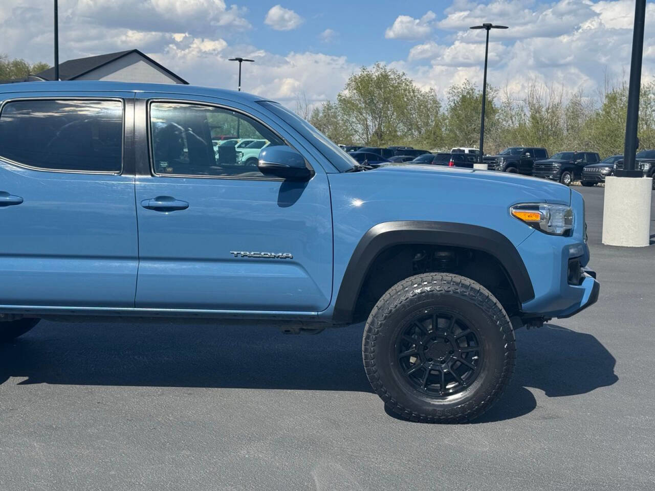 Used 2019 Toyota Tacoma TRD Off-Road AWD/4WD image 4