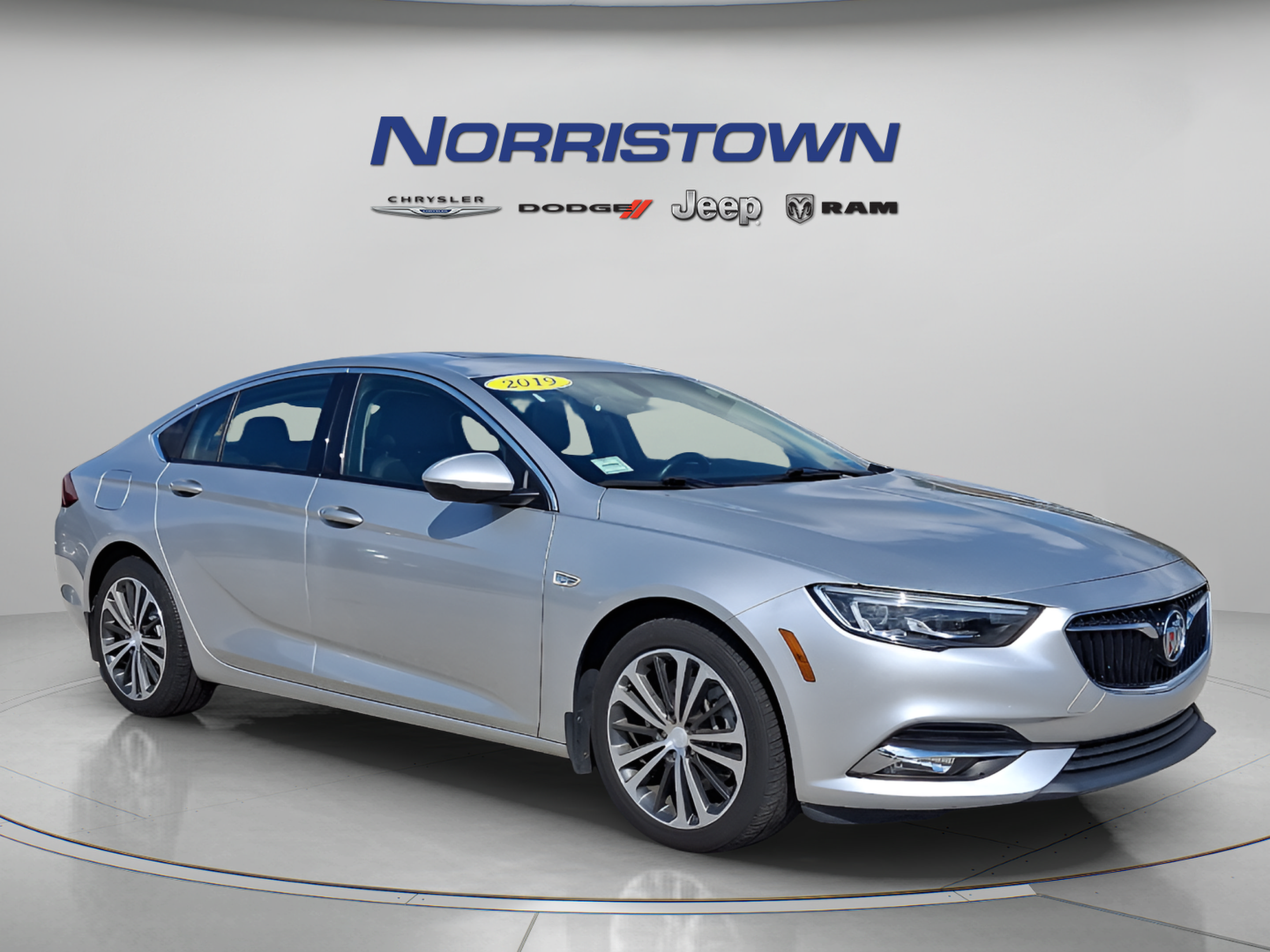 Used 2019 Buick Regal Essence w/ Driver Confidence Package I