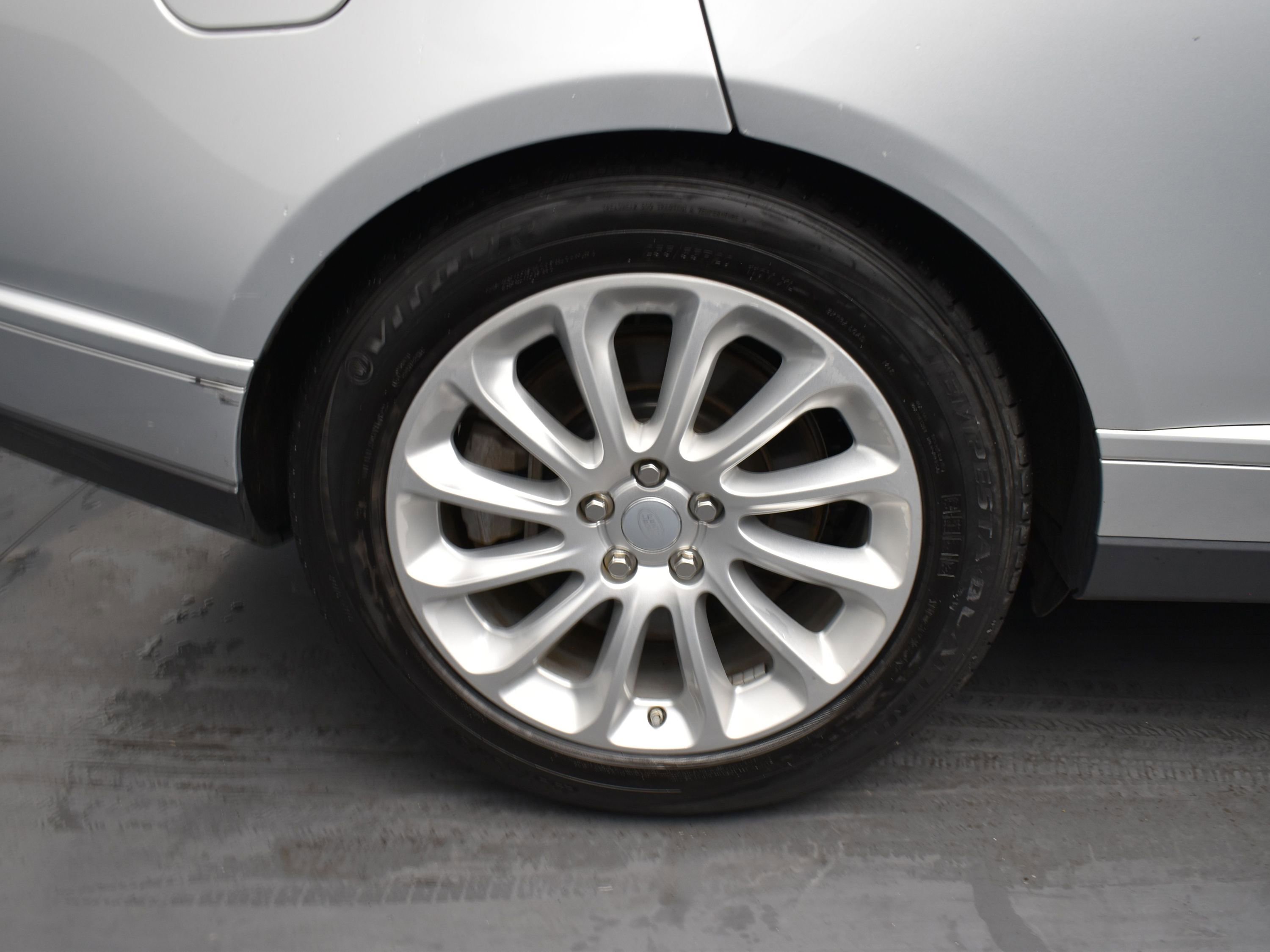 Used 2020 Land Rover Range Rover HSE image 20