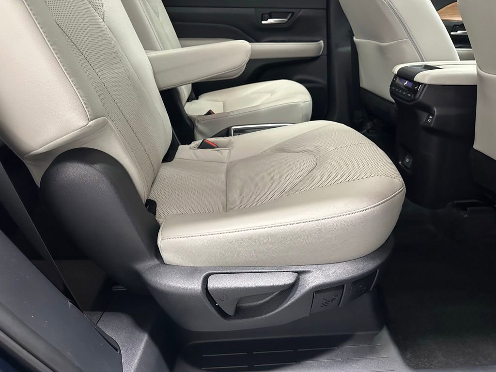 Used 2025 Toyota Grand Highlander AWD image 54