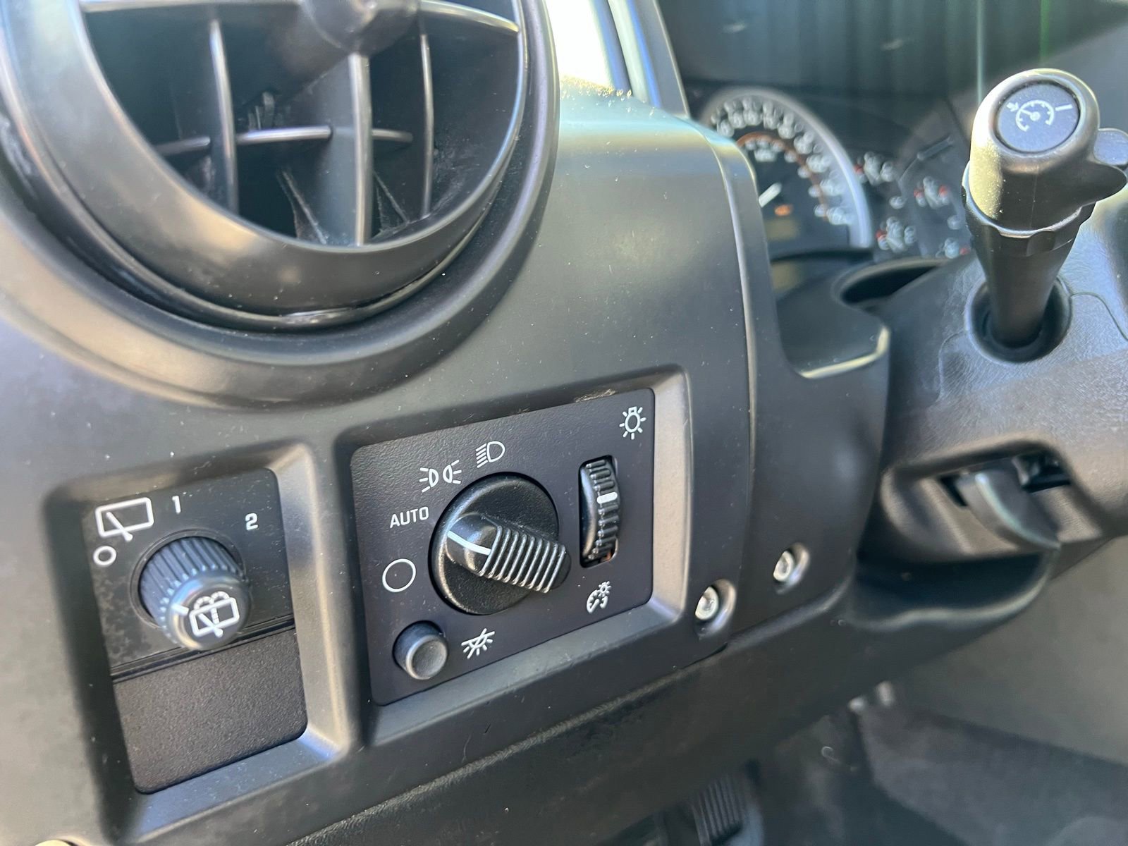 Used 2005 HUMMER H2 w/ Preferred Equipment Group image 21