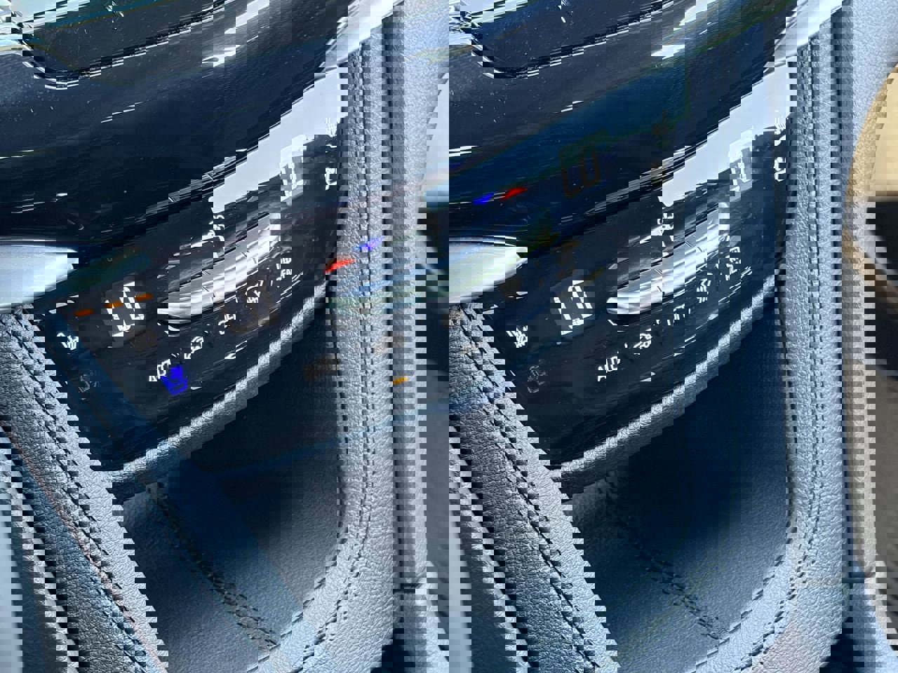 Certified 2025 Cadillac XT6 Premium Luxury w/ Platinum Package image 31