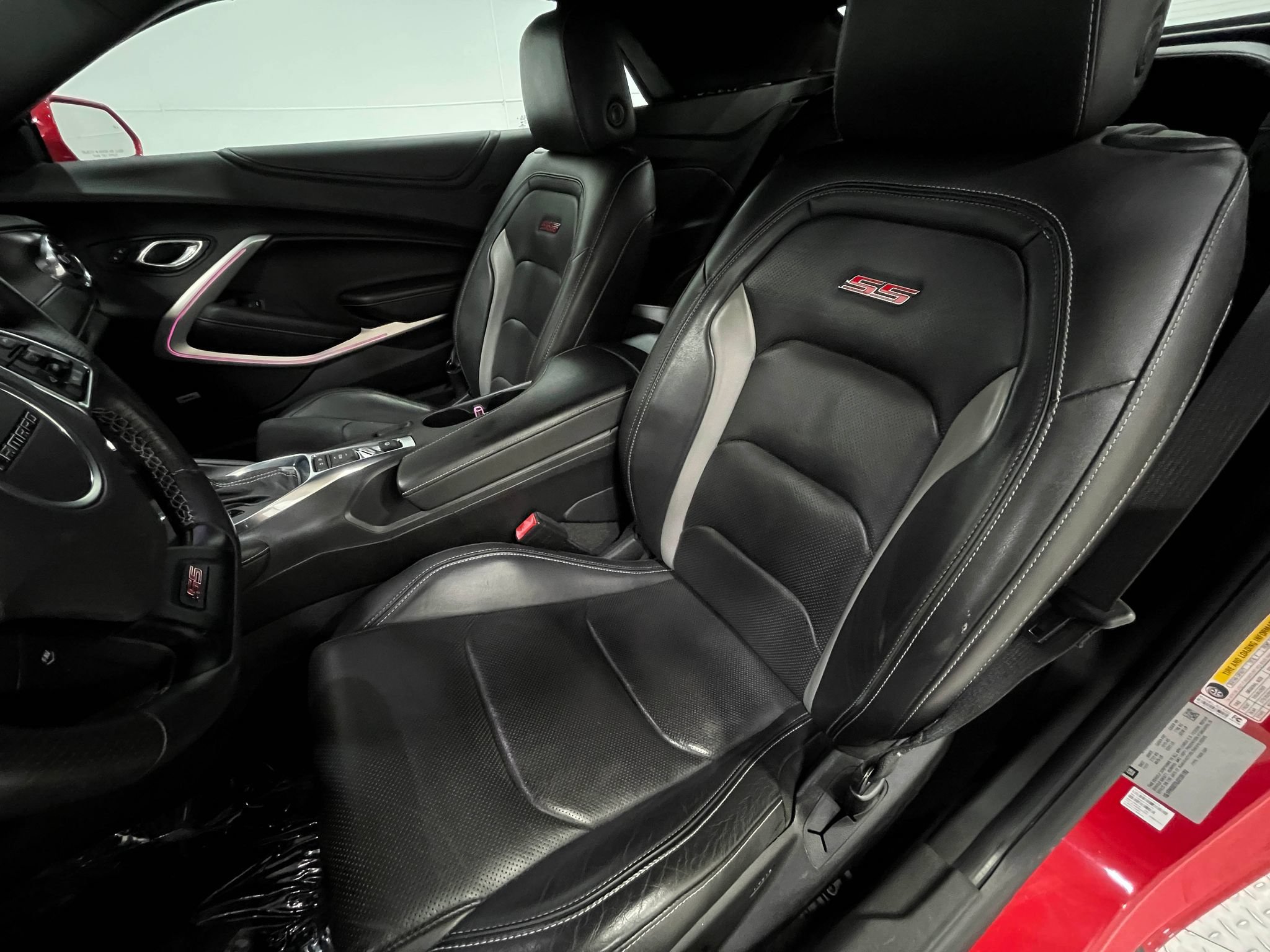 Used 2018 Chevrolet Camaro SS RWD image 13