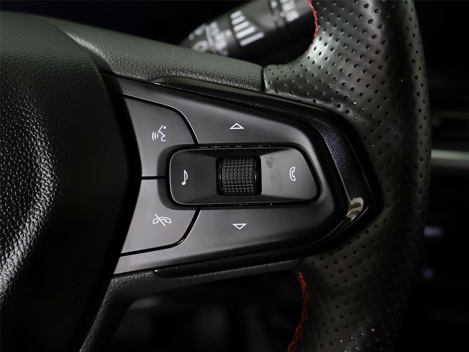 Used 2024 Chevrolet Trax RS image 39
