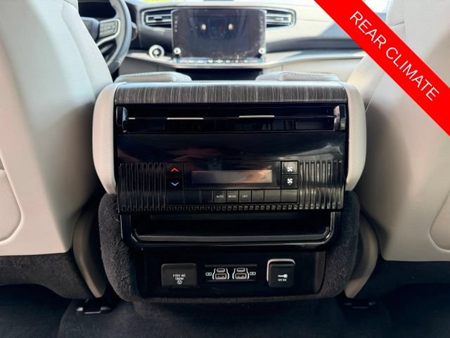 Used 2022 Jeep Wagoneer Series II AWD/4WD image 12