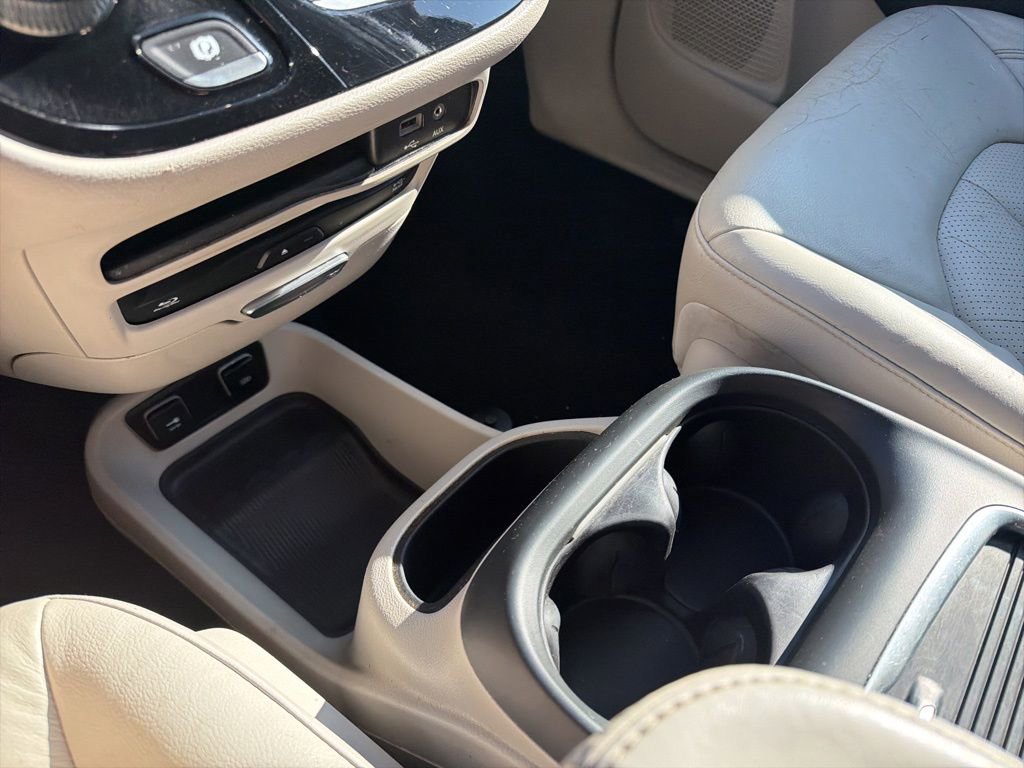 Used 2018 Chrysler Pacifica Touring-L Plus w/ Tire & Wheel Group image 34