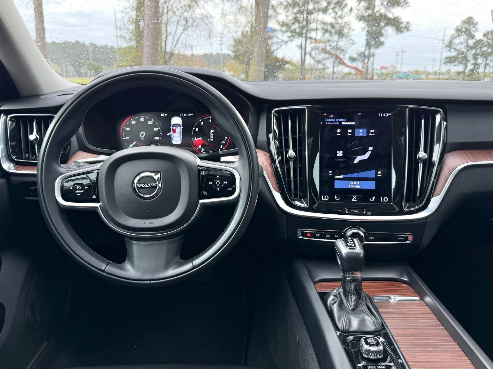 Used 2021 Volvo S60 T5 Momentum w/ Climate Package image 3