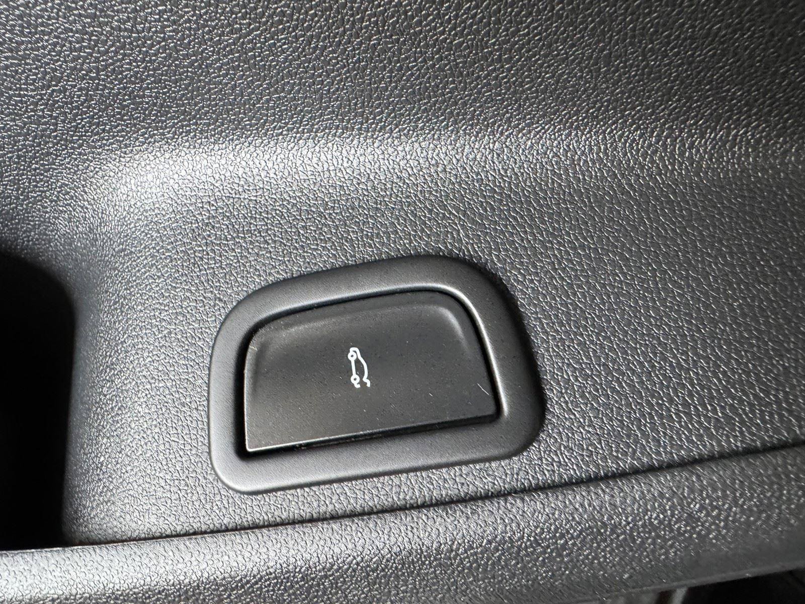 Used 2025 Chevrolet Traverse LT FWD image 27