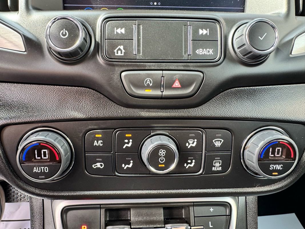 Used 2023 GMC Terrain SLT image 23