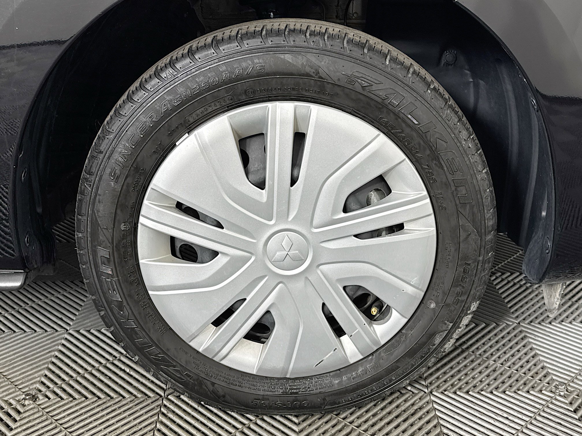 Used 2024 Mitsubishi Mirage LE image 30
