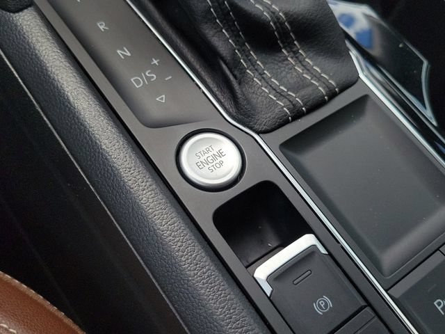 Used 2023 Volkswagen Atlas SE w/ Panoramic Sunroof Package FWD image 34