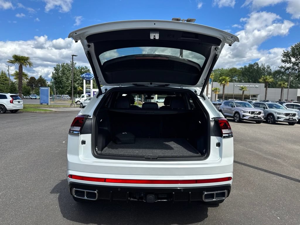 Used 2024 Volkswagen Atlas Cross Sport SEL R-Line AWD/4WD image 16