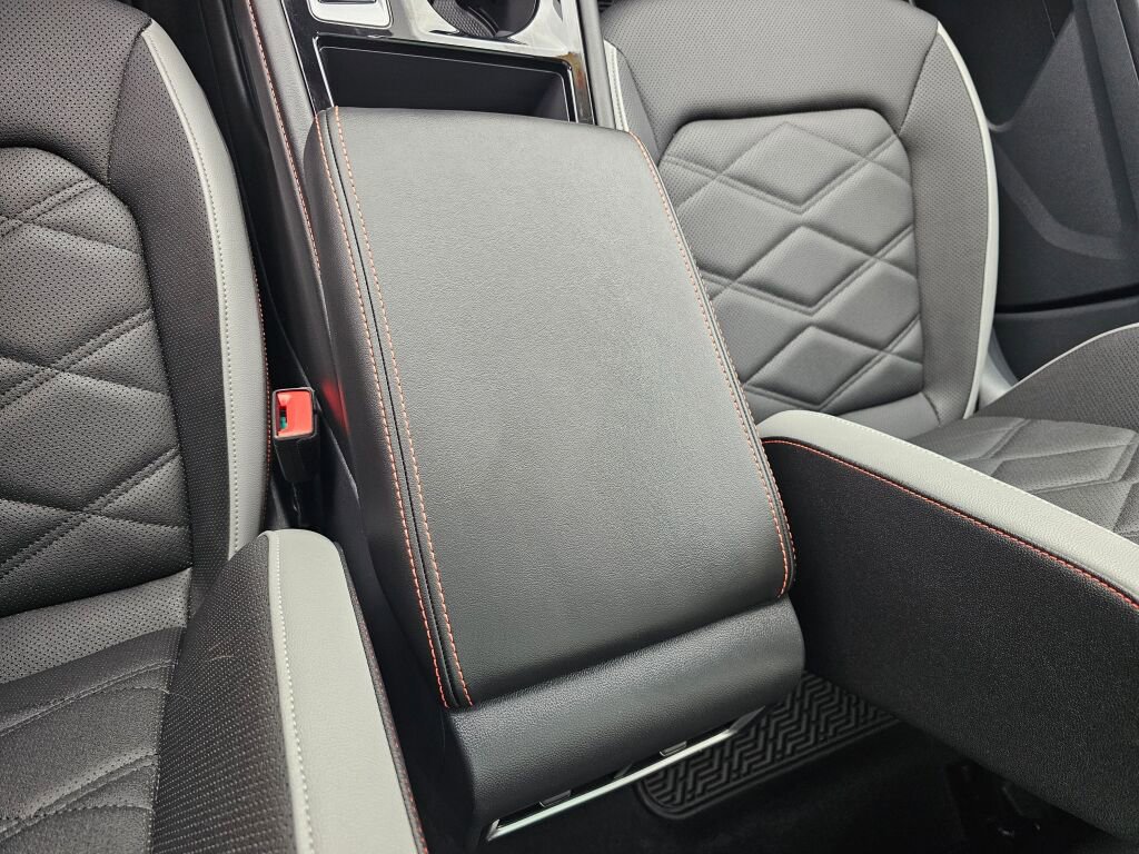Certified 2025 Volkswagen Atlas Peak Edition SE AWD/4WD image 24