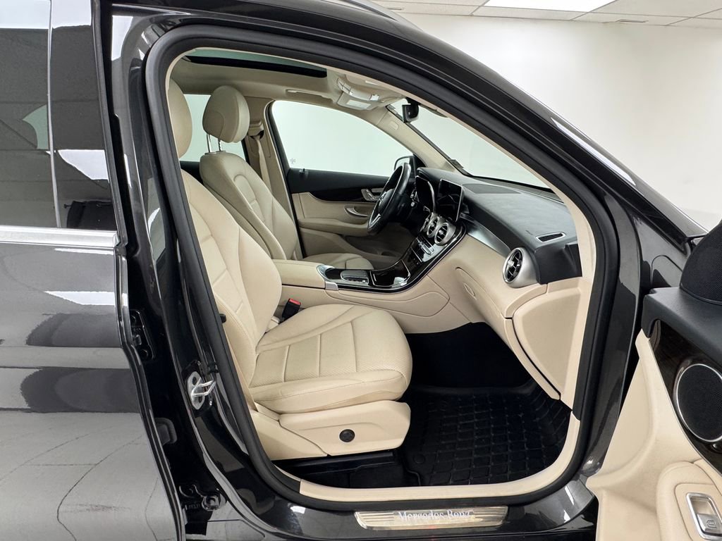 Used 2022 Mercedes-Benz GLC 300 4MATIC image 14