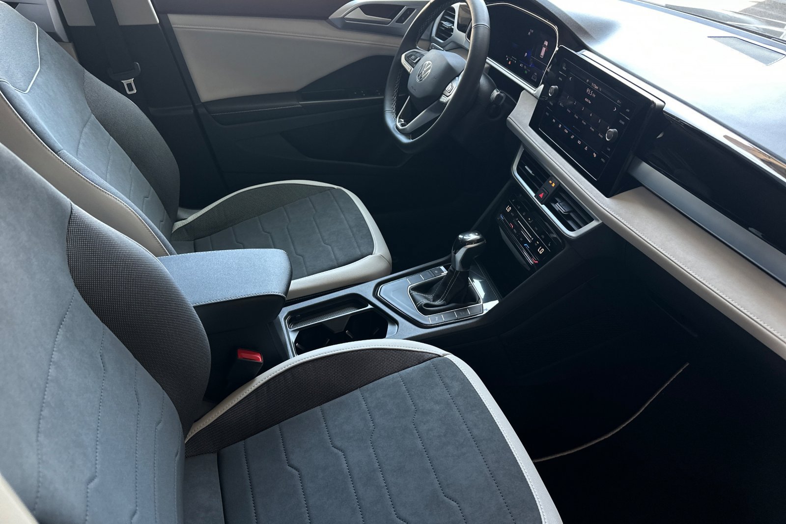 New 2026 Volkswagen Taos SE FWD image 14