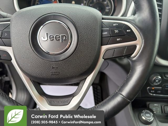 Used 2018 Jeep Cherokee Latitude Plus w/ Cold Weather Group image 16