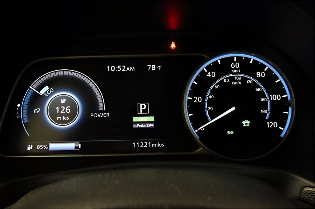 Used 2025 Nissan Leaf S image 19