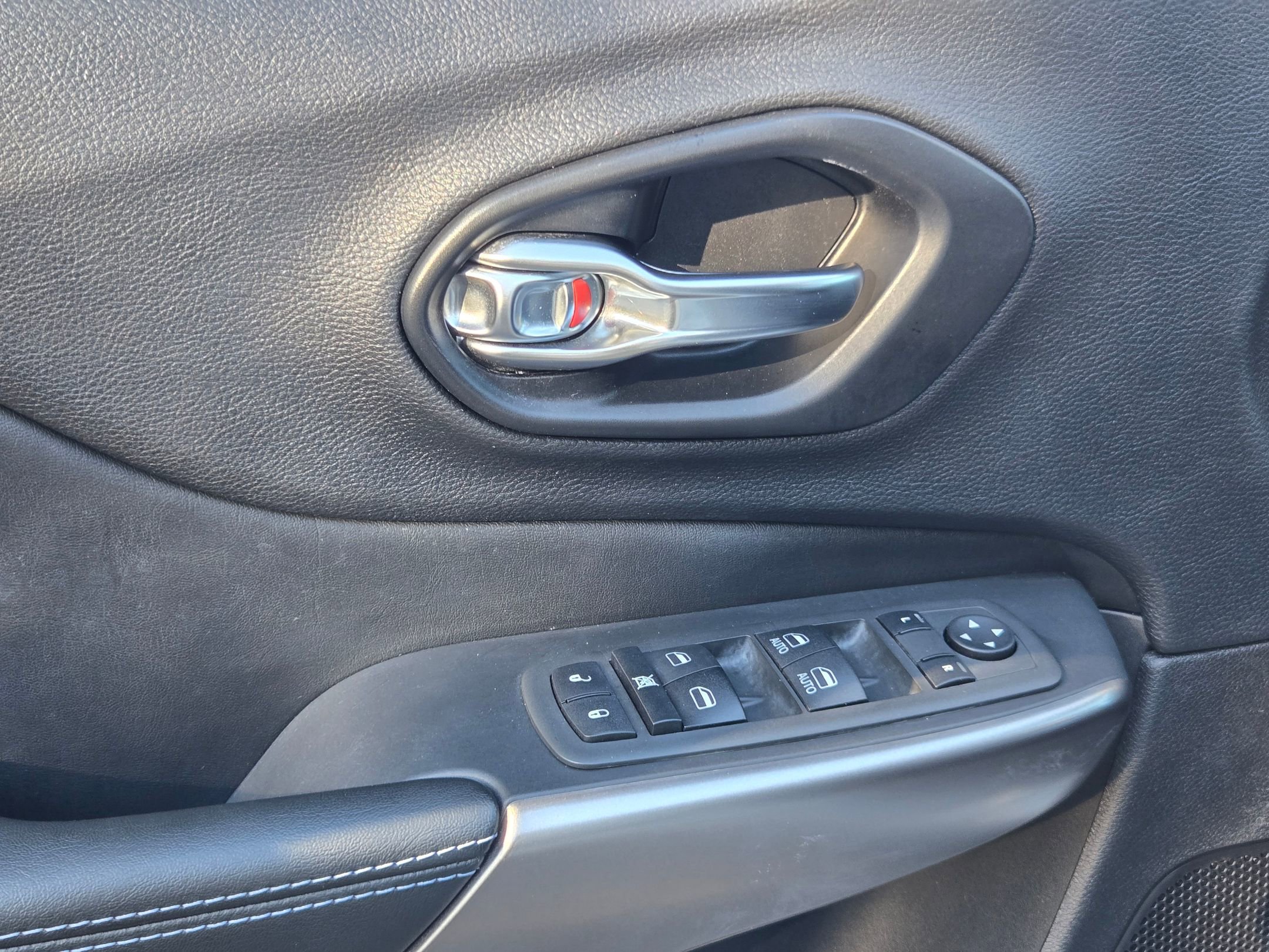 Used 2021 Jeep Cherokee Latitude image 25