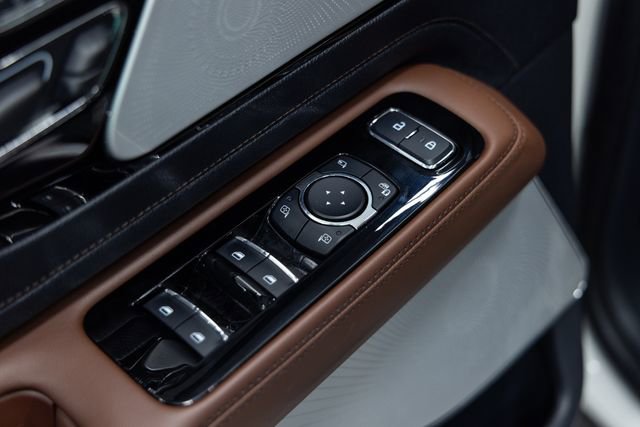 Used 2025 Lincoln Aviator Reserve w/ Equipment Group 201A image 12