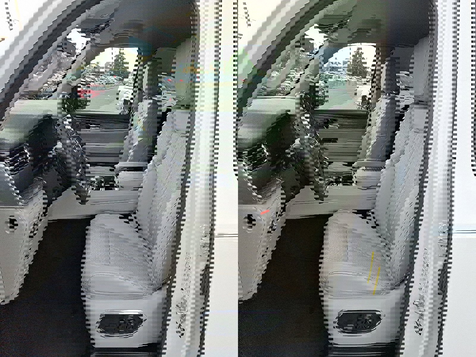 Used 2023 Jeep Wagoneer L Series II image 14