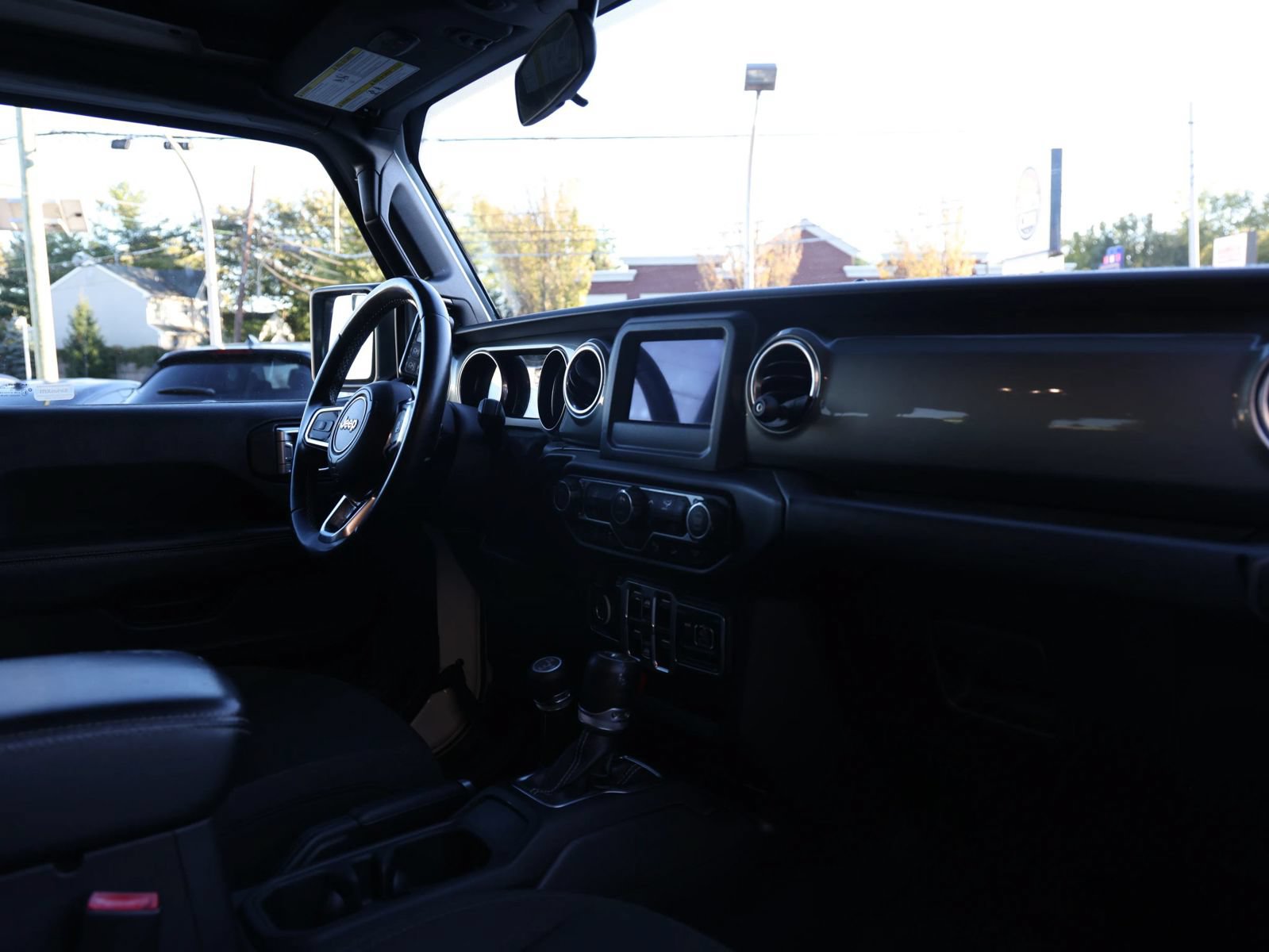 Used 2019 Jeep Wrangler Unlimited Sahara w/ Safety Group AWD/4WD image 18