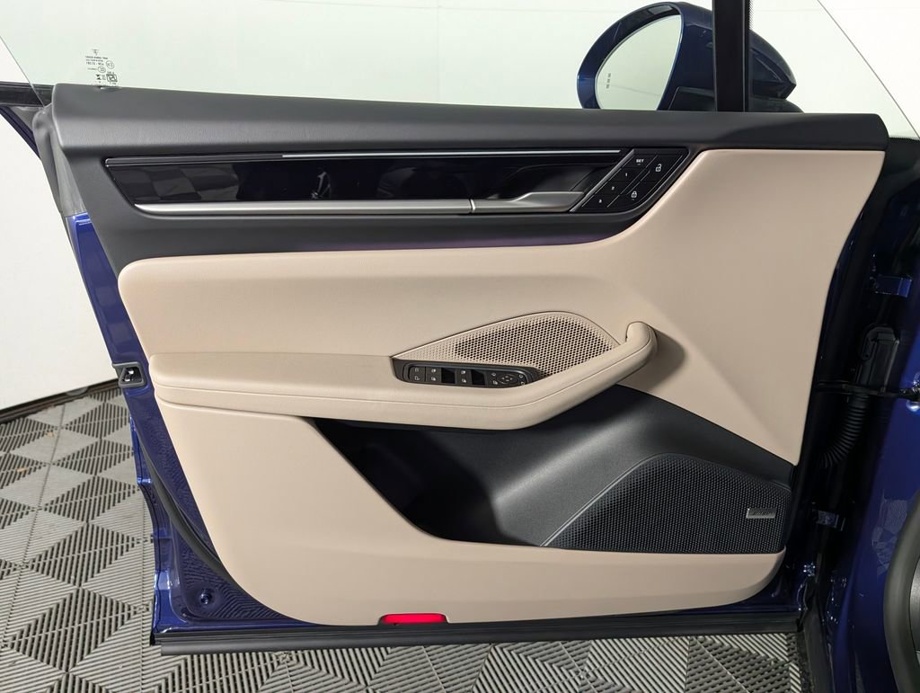 New 2026 Porsche Macan 4 Electric image 25