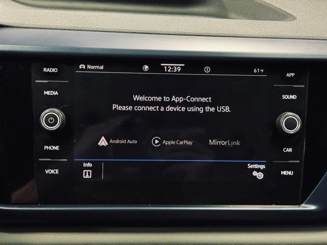Used 2022 Volkswagen Taos SE w/ Driver Assistance Package AWD/4WD image 32