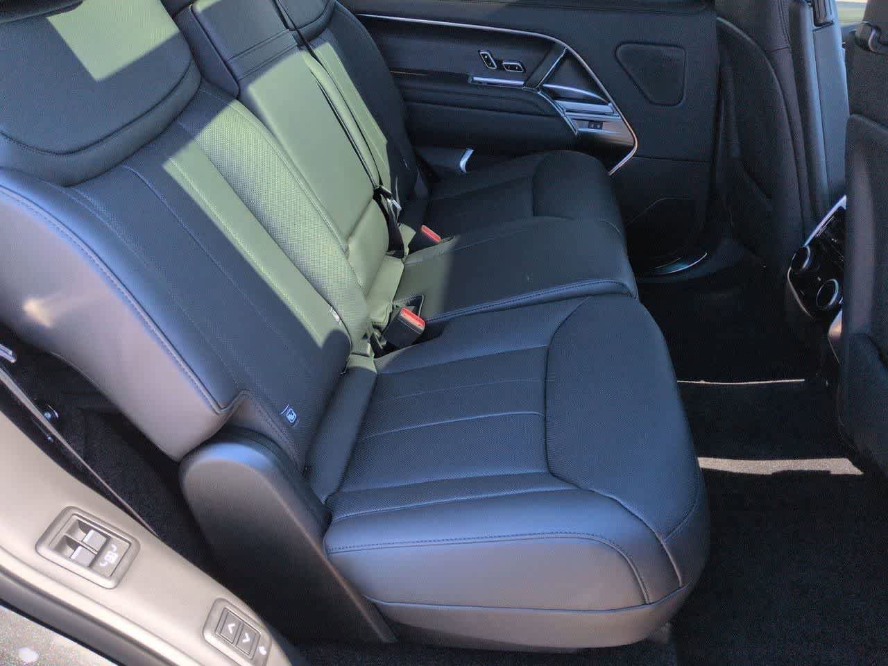 New 2026 Land Rover Range Rover Long Wheelbase SE AWD/4WD image 21