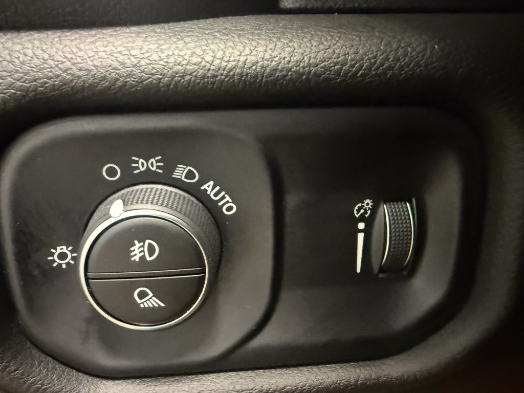 Used 2024 RAM 1500 Big Horn AWD/4WD image 35