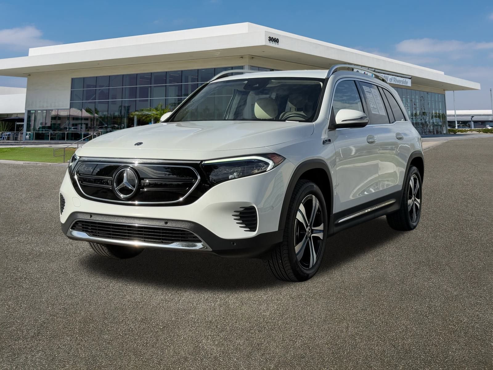 Used 2023 Mercedes-Benz EQB 300 4MATIC image 4