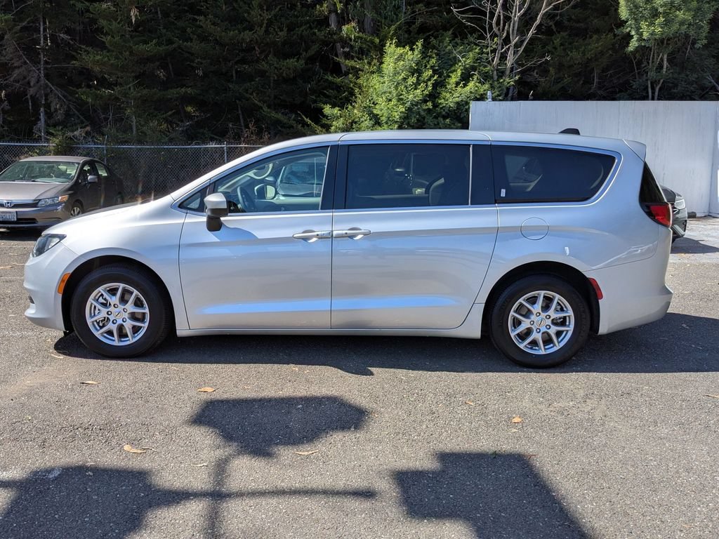 Used 2023 Chrysler Voyager LX FWD image 8