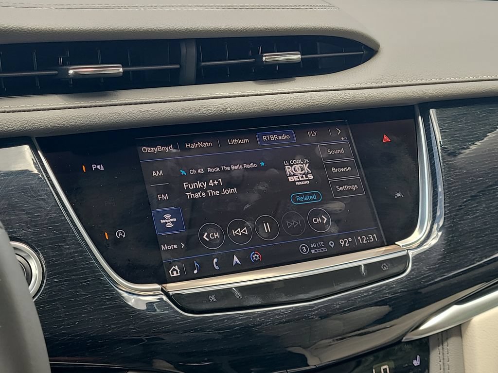 Used 2024 Cadillac XT6 Premium Luxury AWD/4WD image 17