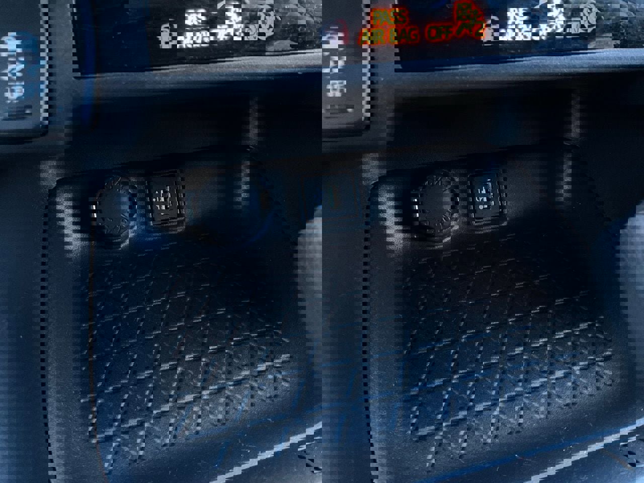 Used 2025 Toyota RAV4 XLE image 26