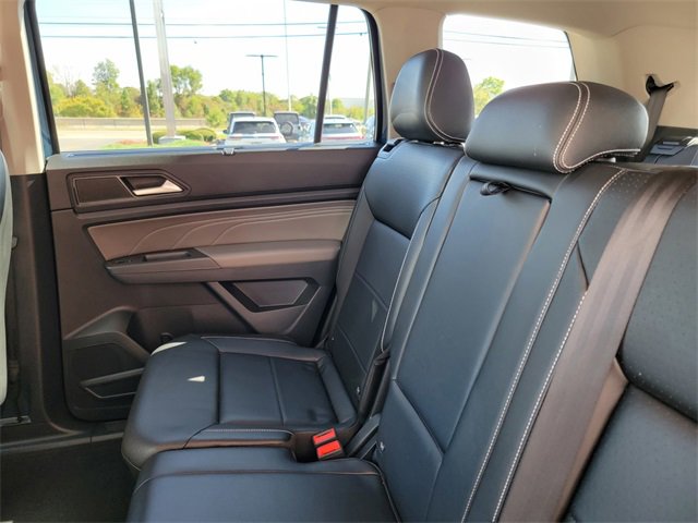 Used 2022 Volkswagen Atlas SE w/ Black Wheel Package image 15