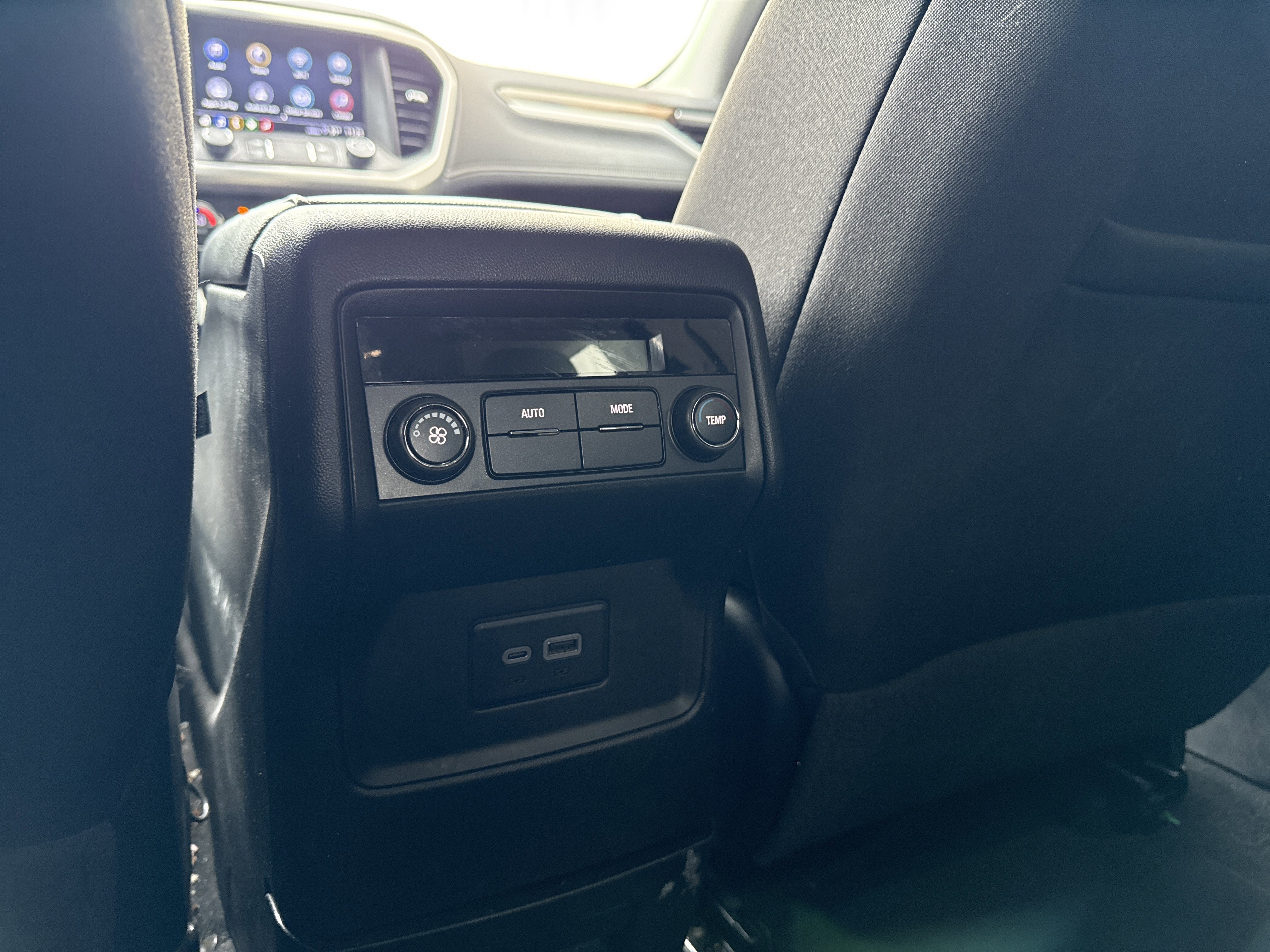 Used 2023 GMC Acadia SLE image 15