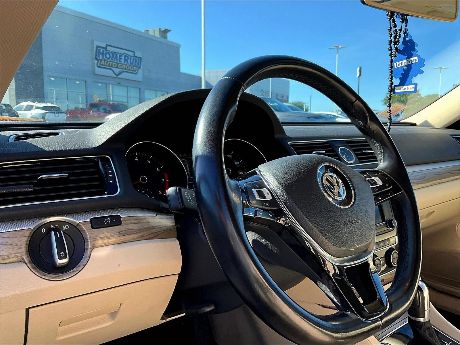 Used 2017 Volkswagen Passat 1.8T SE FWD image 4