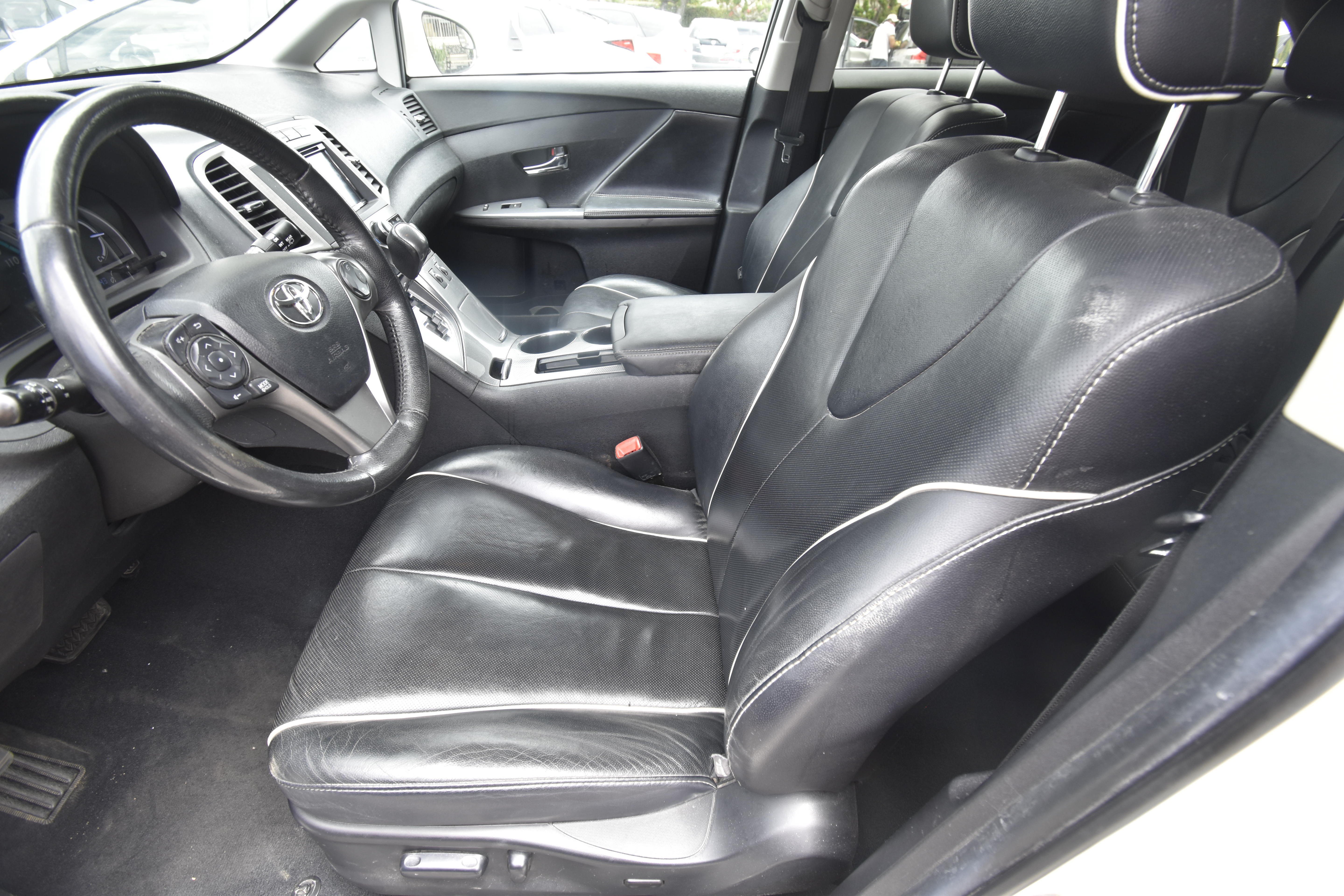 Used 2013 Toyota Venza XLE FWD image 7