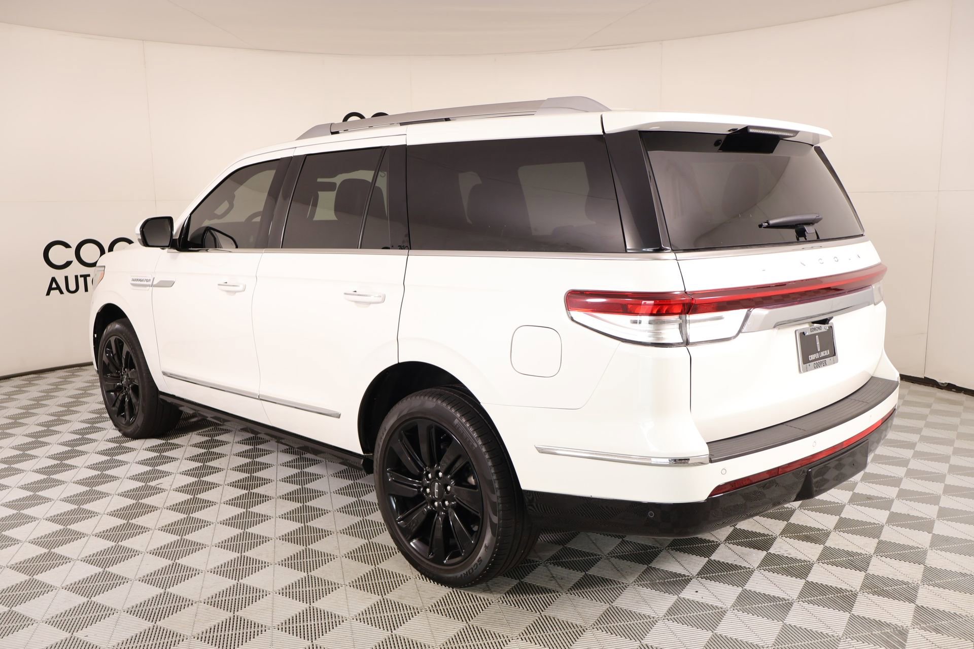 Used 2023 Lincoln Navigator Reserve image 25